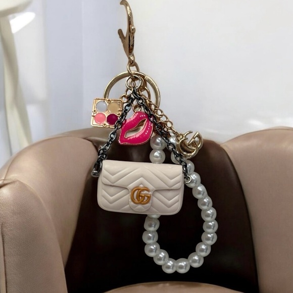 Fashion - Gucci Inspired Black and Gold Charm Keychain - Picture 1 of 1